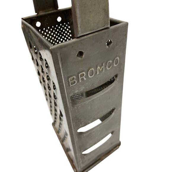 Vintage 1960s Bromco 4-Sided Metal Box Grater Slicer and All in One Shredder - Picture 2 of 8